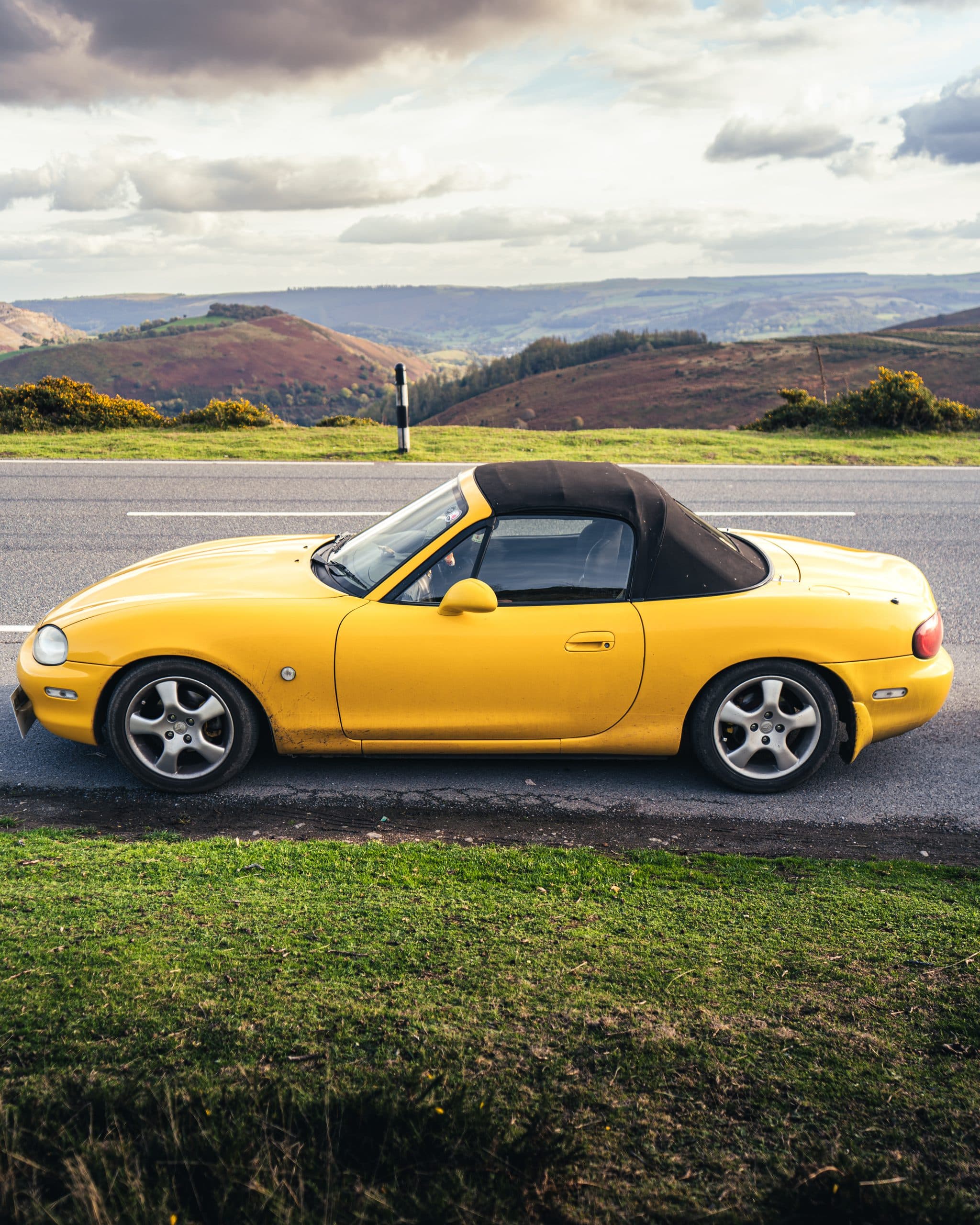Mazda MX-5 Y429 CBA: Side profile